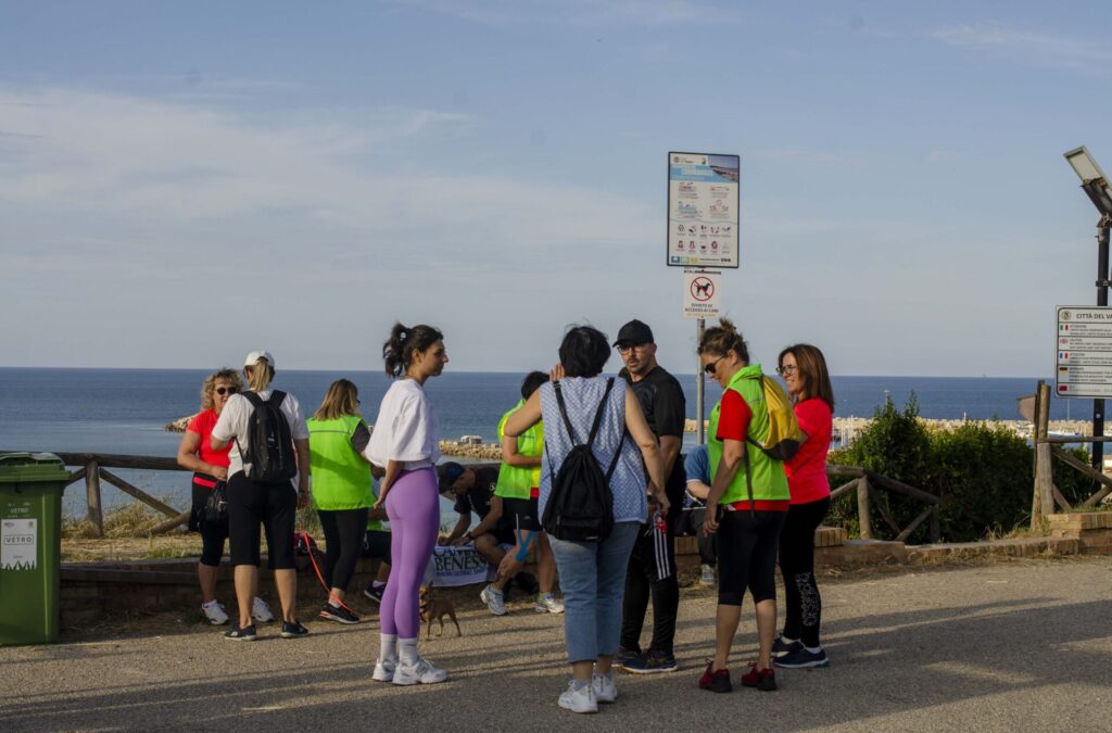 Vasto a sostegno dell'Emilia Romagna: camminata solidale nei pressi di Punta Penna 2 DSC8206
