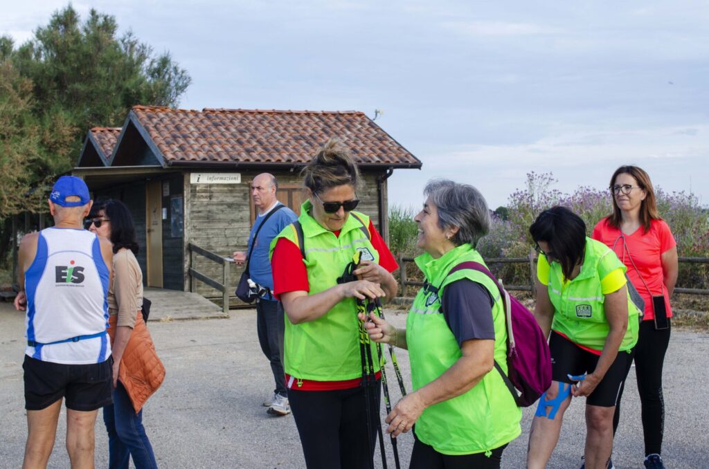 Vasto a sostegno dell'Emilia Romagna: camminata solidale nei pressi di Punta Penna 4 DSC8210