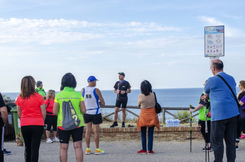 Vasto a sostegno dell'Emilia Romagna: camminata solidale nei pressi di Punta Penna 5 DSC8212