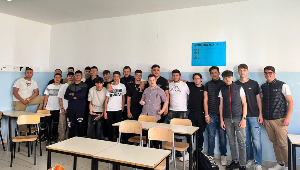 IPSIA San Salvo, gli studenti conseguono qualifica da operatore elettrico 2 Gli studenti che hanno partecipato allesame di qualifica Ipsia San Salvo 1