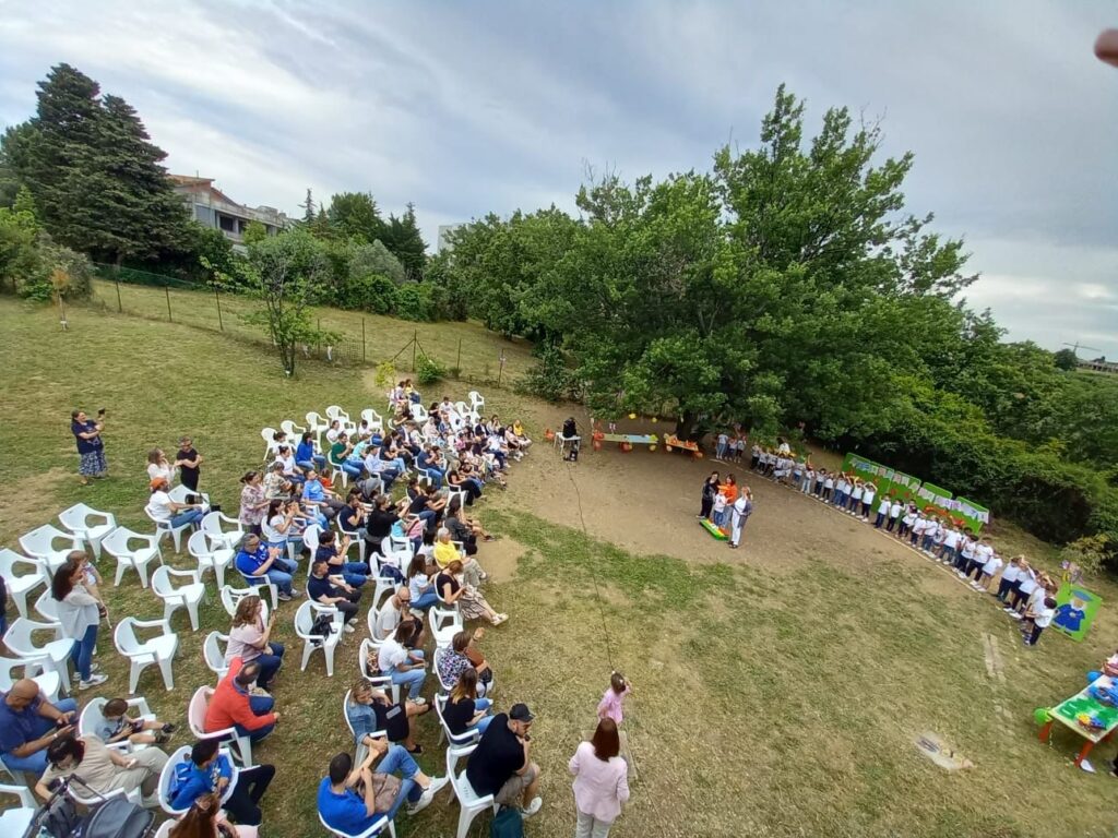 Congedo a scuola dei diplomati tra emozione e commozione 3 diplomati spataro2