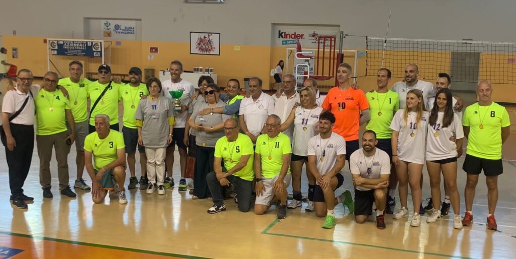 Festa della pallavolo e del calcio a 5: vince sempre la solidarietà 5 ilcedassevelalcompletoconifamigliaridegliatletiricordaticoniltorneo