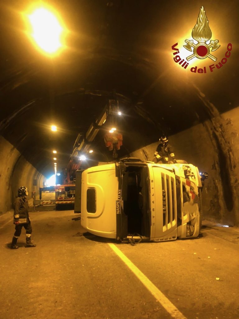 Riaperta la galleria della Statale 6 dir. Casilina 2 incidente 4 1