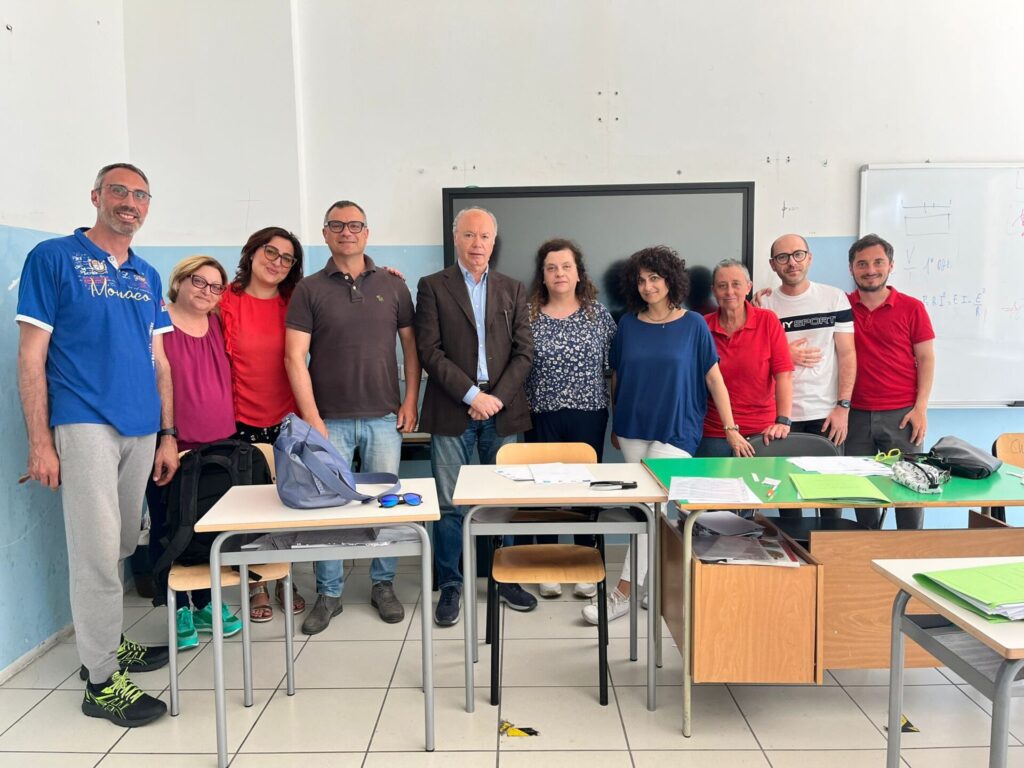 IPSIA San Salvo, gli studenti conseguono qualifica da operatore elettrico 3 la commissione esame qualifica Ipsia San Salvo 1