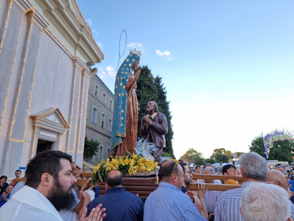 Casalbordino, ieri ultimo giorno di festa: la processione poi Vibrazioni in concerto 11 miracoli 10