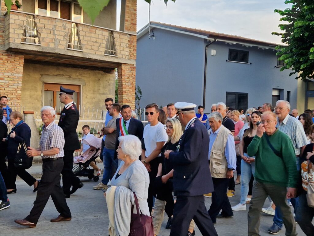 Casalbordino, ieri ultimo giorno di festa: la processione poi Vibrazioni in concerto 8 miracoli 7