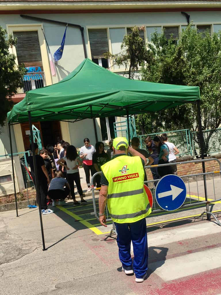 Strisce pedonali a Pollutri grazie alla scuola media 5 pollutri1