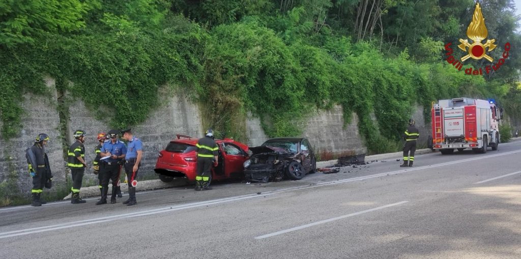 Isernia, scontro fra due auto: tre i feriti 3 IMG 8281 W