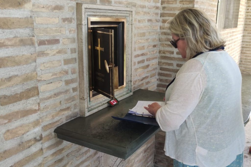 Howarth saluta l'Abruzzo con la visita al Moro River 3 cimitero canadese ortona1
