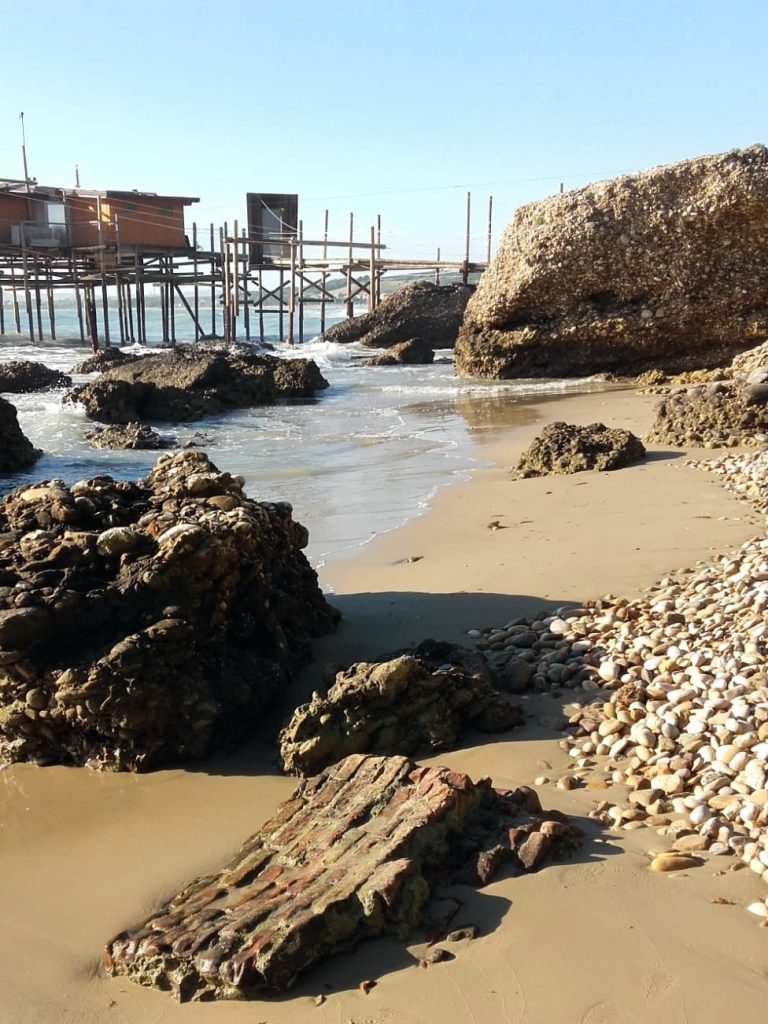 Snorkeling e passeggiate tra i resti del porto sepolto di Histonium 2 resti mmersi nella sabbia