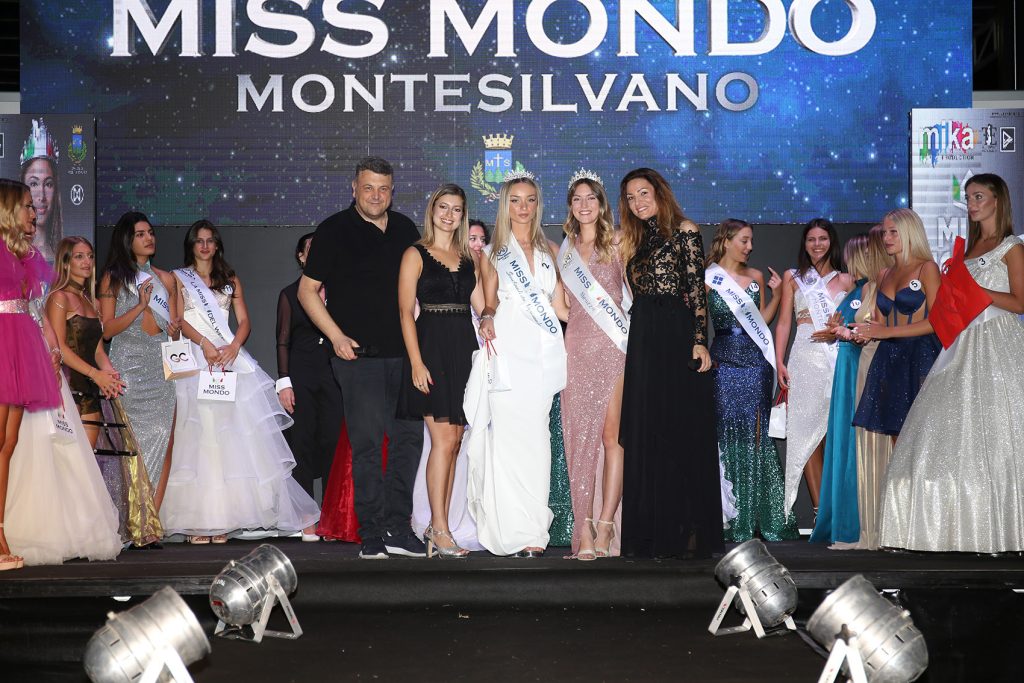 Miss Mondo Abruzzo: trionfa Chiara Di Cintio. Alla vastese Ludovica Vecchiotti la fascia di "Miss Mondo GilCagné" 4 sta Camilllo Del Romano Deborah Comardi Chiara Di Cintio Cristina Yaremchuk Laika DAgostino IMG 8351 copia