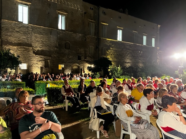 Trionfo di folklore nei Giardini d'Avalos 6 IMG 0821