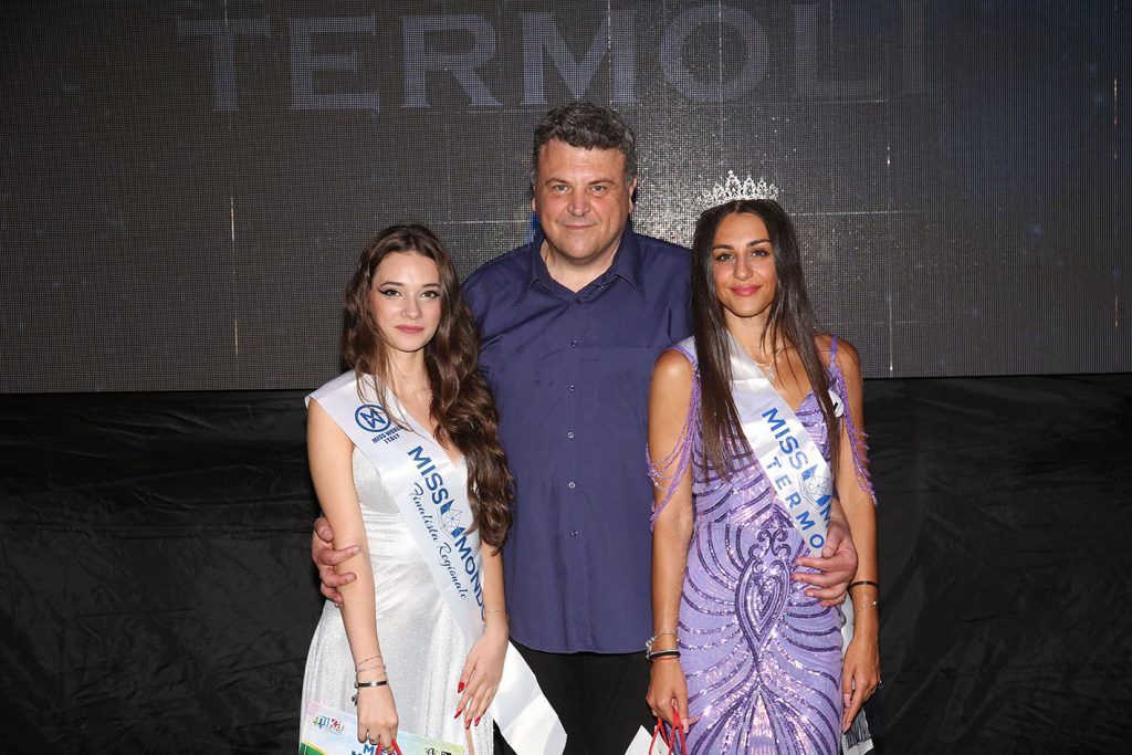 18 giovani abruzzesi e molisane elette alla tappa Miss Mondo a Termoli 3 IMG 3841 Giulia Liggieri Camillo Del Romano e Sophia Casolino copia