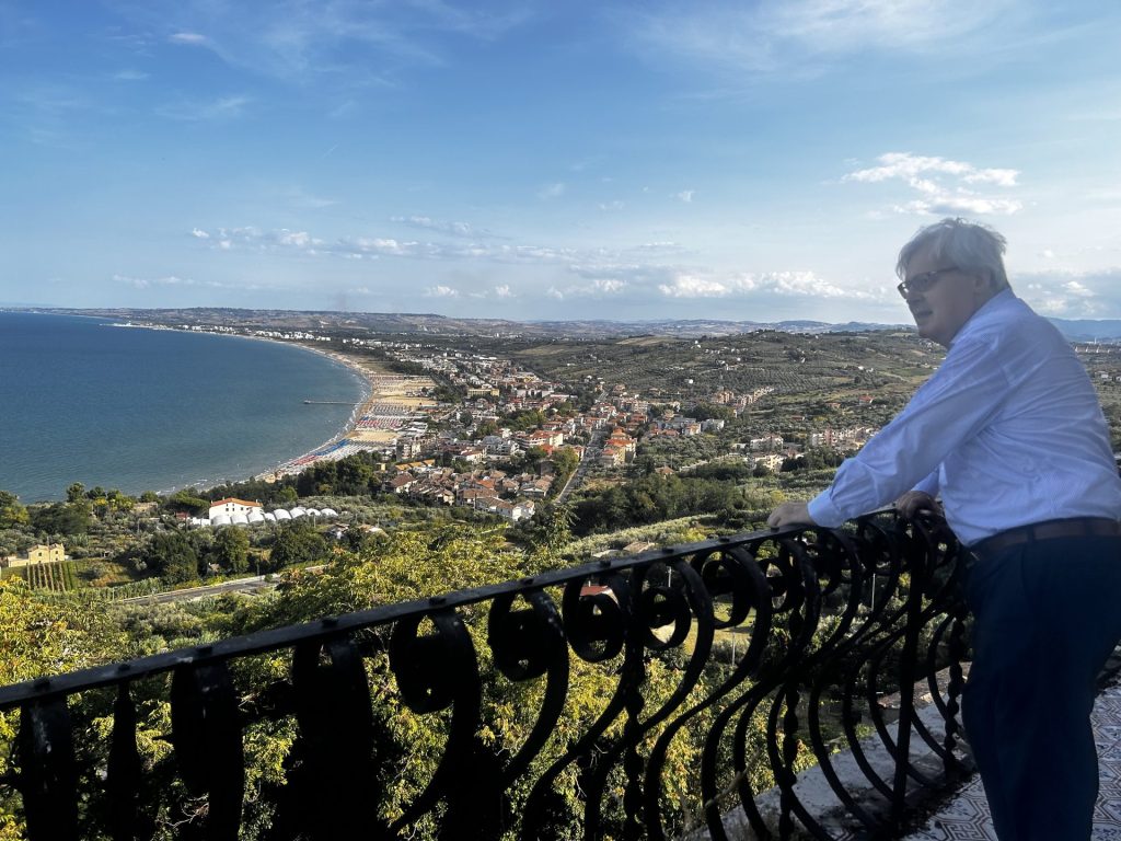 Vittorio Sgarbi in visita a Vasto 5 IMG 7562