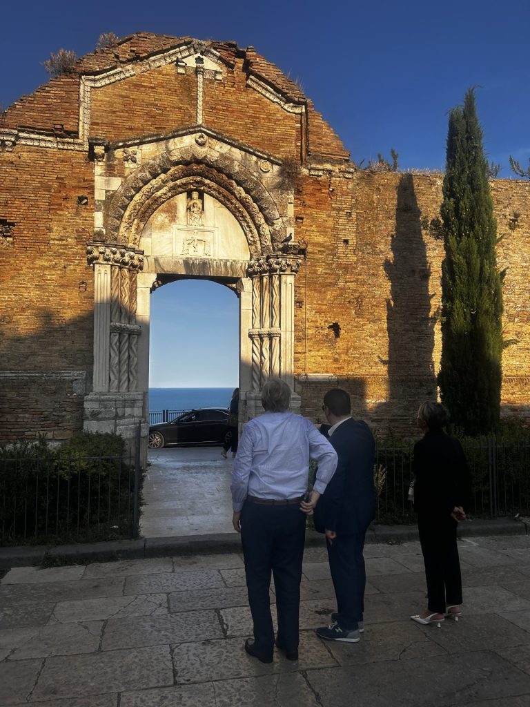 Vittorio Sgarbi in visita a Vasto 3 IMG 7622