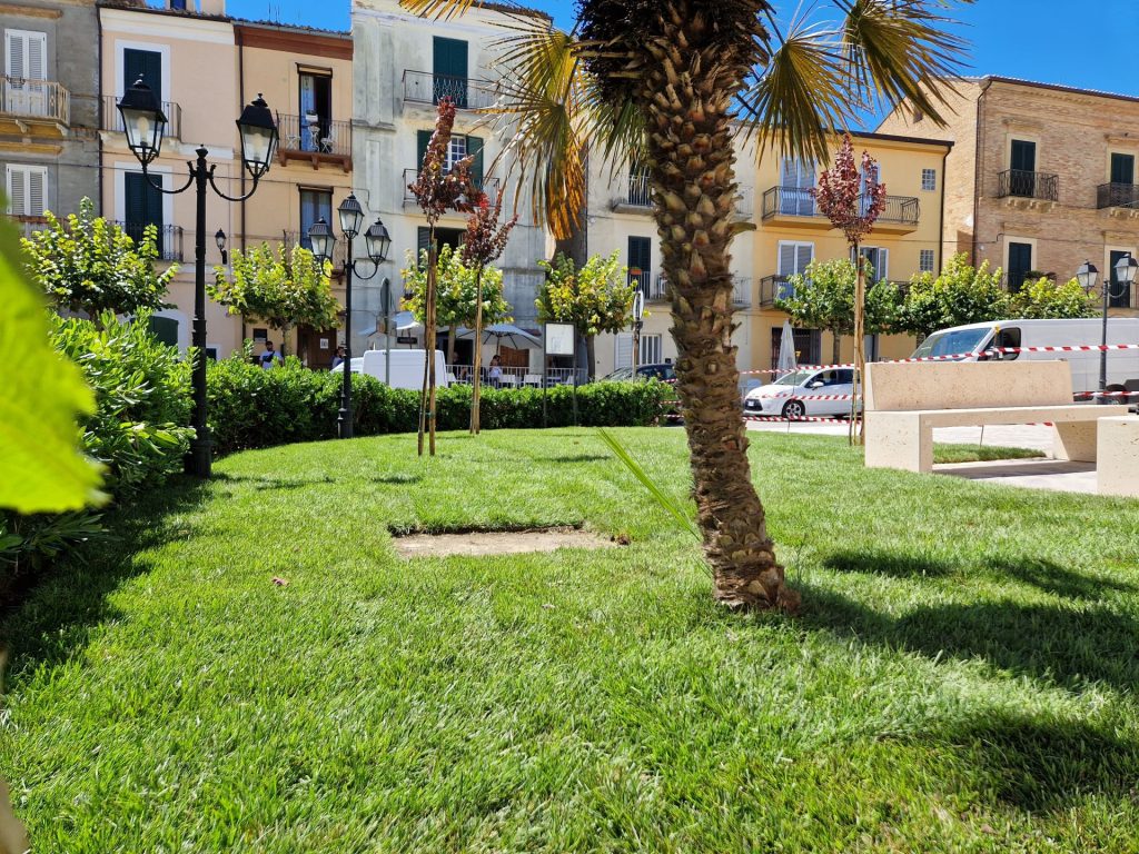 Pollutri, terminati i lavori in piazza e in chiesa 6 Nuova piazza pollutri 2