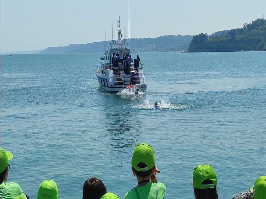 "Anch'io sono la Protezione civile" 2 SCOLARESCA AL MOLO di Ortona rotated