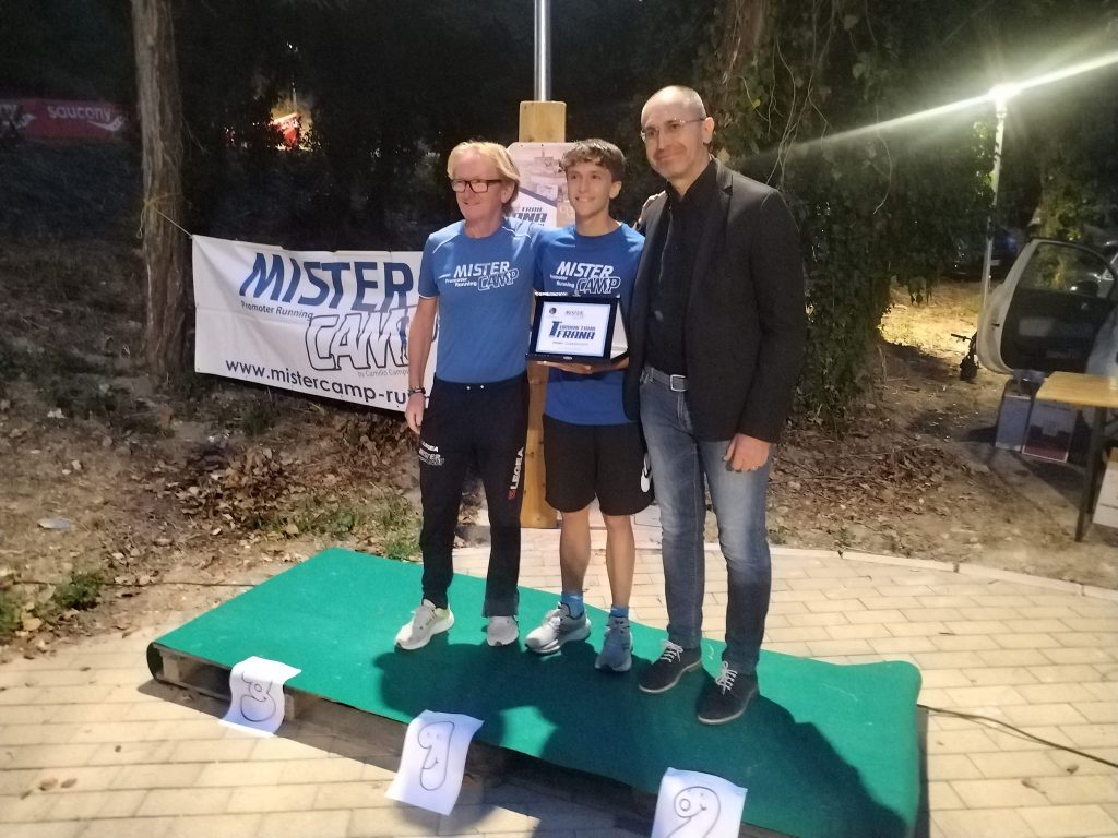 Successo per la prima di Urban Trail della Frana a Castel Frentano 2 Urban Trail Frana 15082023 Domenico e Camillo Campitelli con il sindaco di Castelfrentano