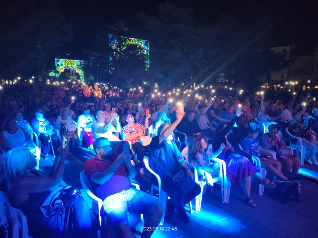 Il concerto dei Matia Bazar incanta Gissi 2 WhatsApp Image 2023 08 19 at 16.41.50 3
