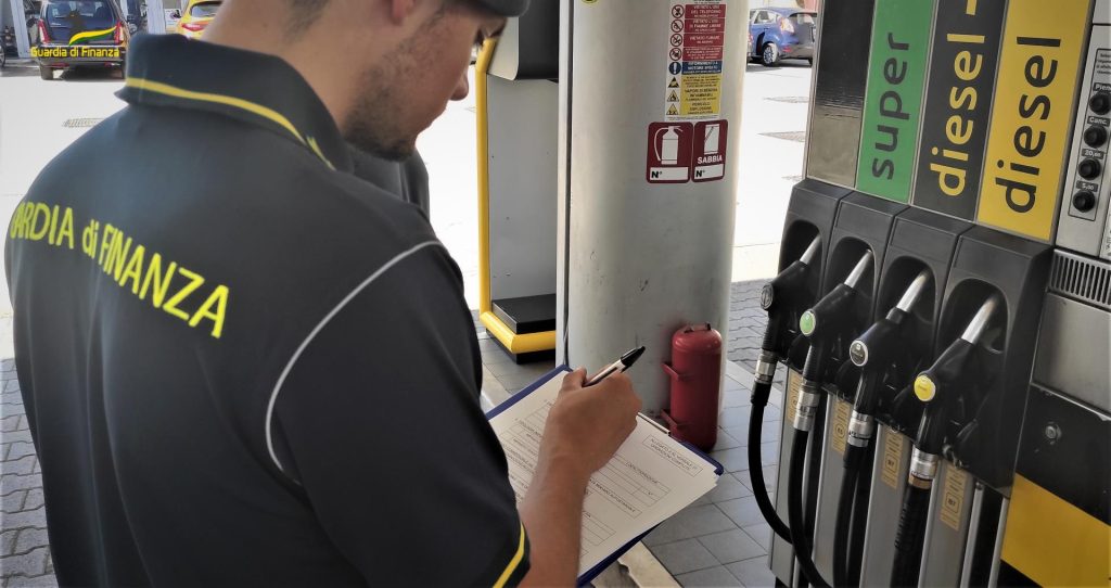 GDF Chieti: controlli alle pompe di benzina, multe a Vasto, San Vito Chietino e Ortona 2 gdf2 1