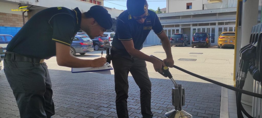 GDF Chieti: controlli alle pompe di benzina, multe a Vasto, San Vito Chietino e Ortona 3 gdf3