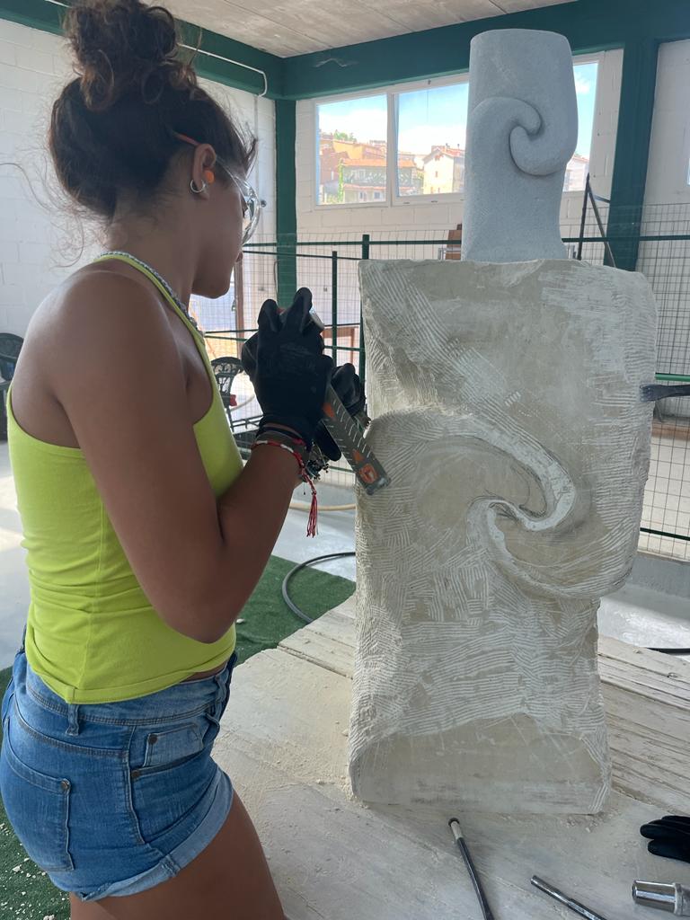 Simposio di scultura "L'amicizia scolpita nella pietra" 10 silvia di pardo