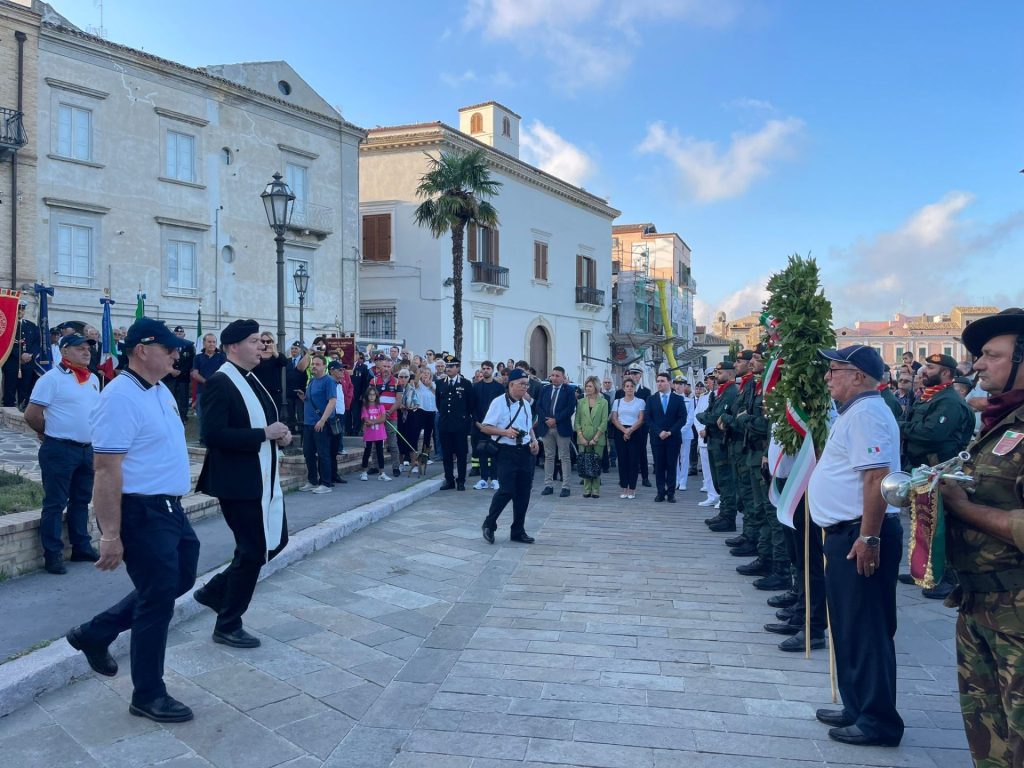 Oggi l'onore ai vastesi caduti in mare 4 1000097646