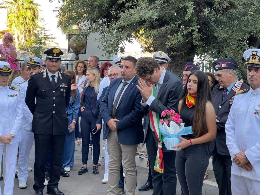 Oggi l'onore ai vastesi caduti in mare 1 1000097652