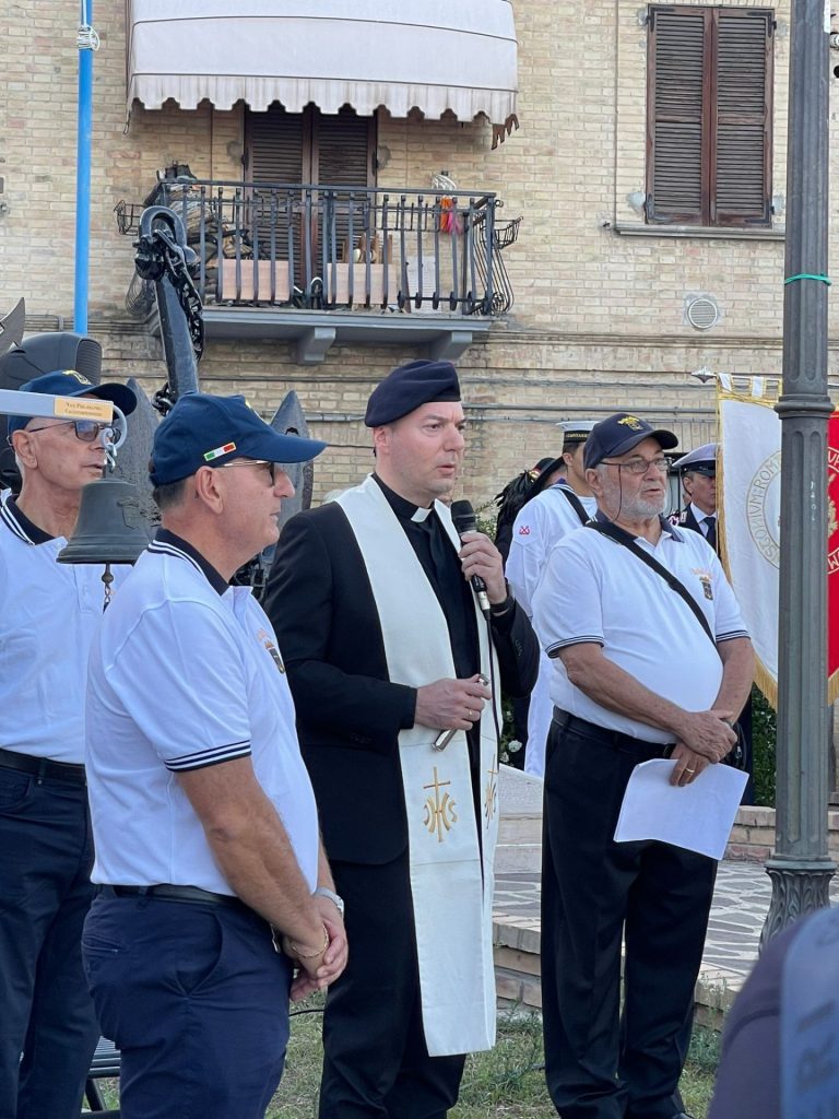 Oggi l'onore ai vastesi caduti in mare 5 1000097658