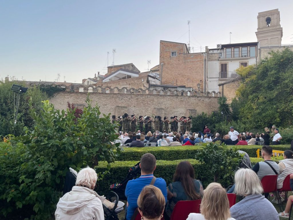 La tradizione bersaglieresca a Vasto: musica e memoria nella festa patronale 3 1000097667