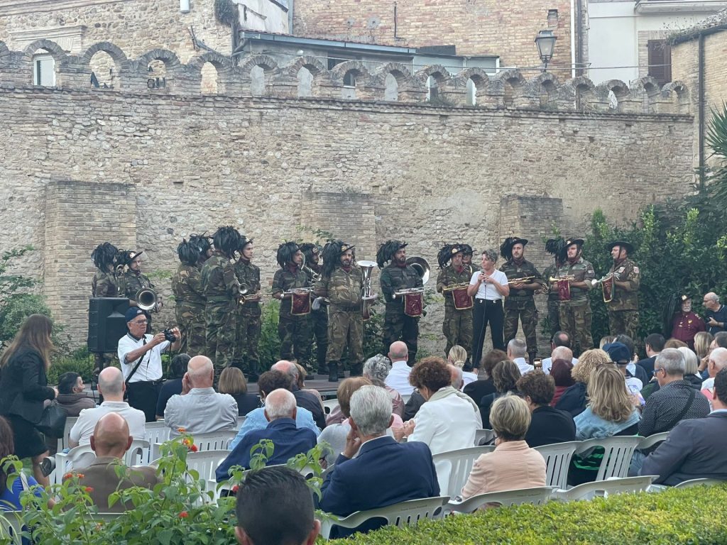 La tradizione bersaglieresca a Vasto: musica e memoria nella festa patronale 4 1000097670