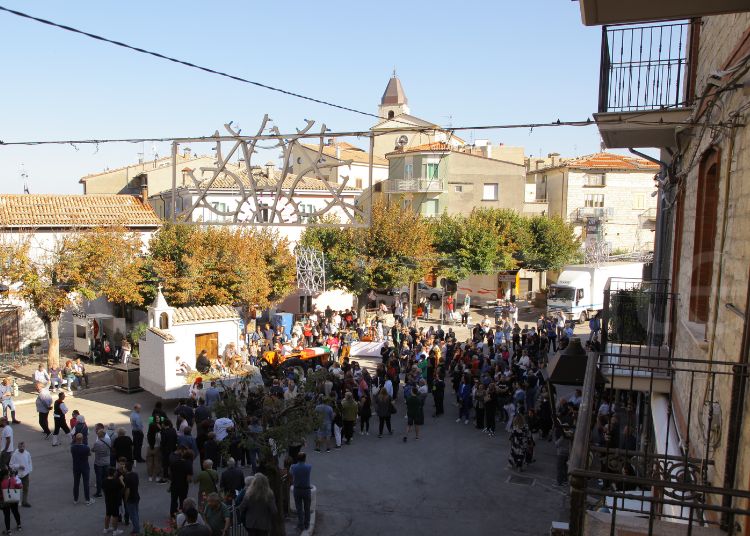 Sfilata dei carri di San Michele Arcangelo: un successo a Liscia 11 Liscia 11
