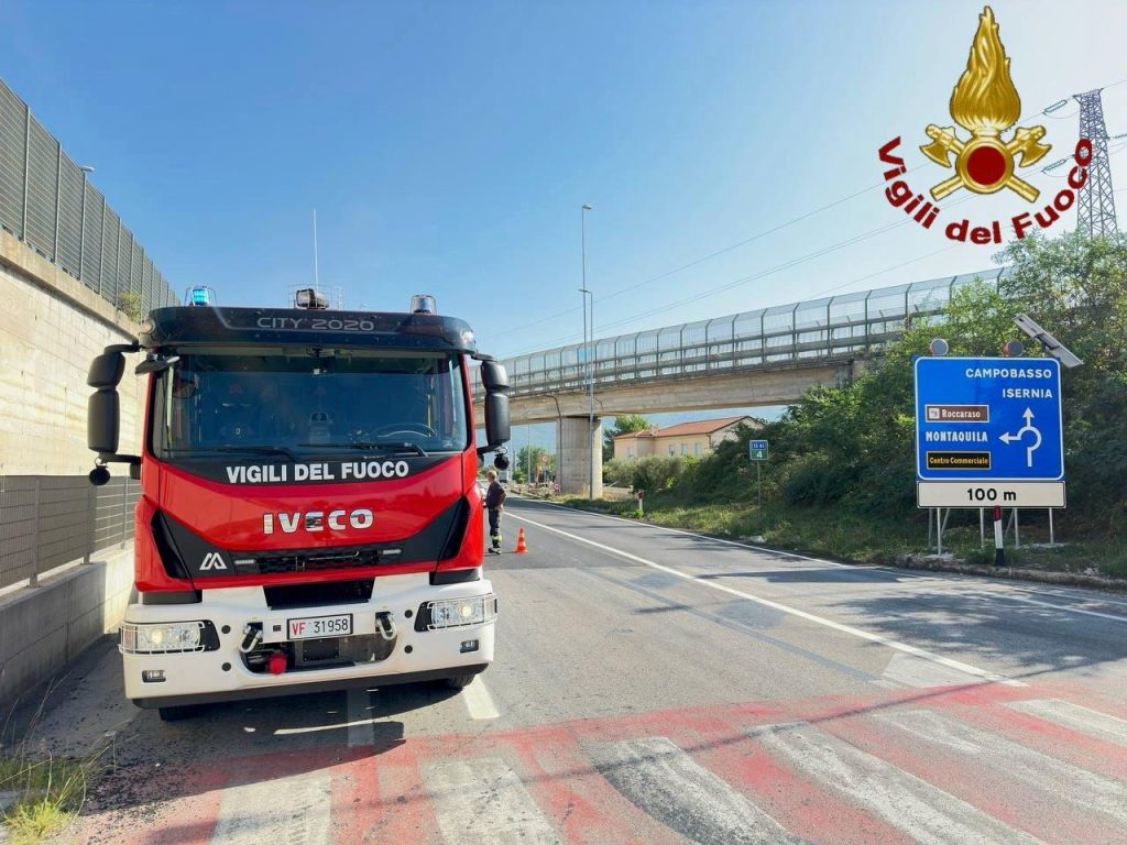 Bisarca in fiamme per surriscaldamento freni 2 MWEO6321