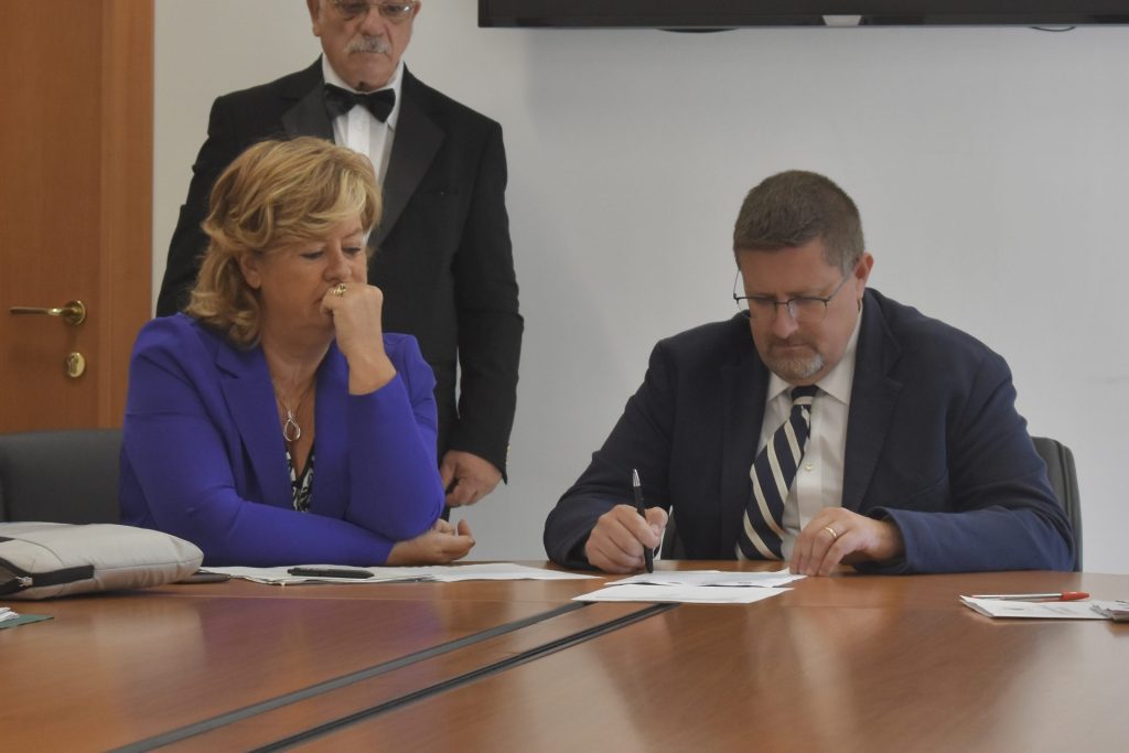 Precari Oss dell'Asl 2 ricevuti in Conferenza capigruppo 2 oss chieti 1