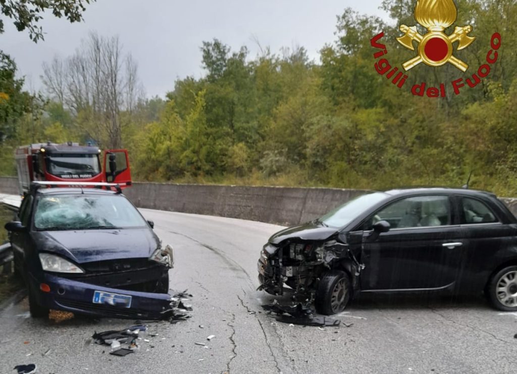 Incidente sulla Statale 158, due feriti 2 vigili del fuoco 1