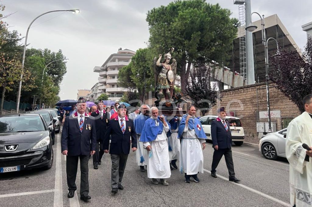 La solenne traslazione di San Michele Arcangelo a Vasto 5 zonalocale 6 1