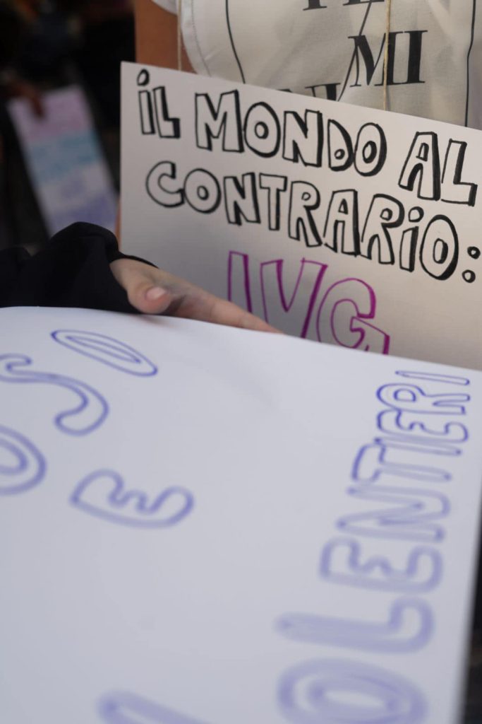 Protesta a Pescara: il Collettivo Zona Fucsia ribatte alle accuse del Generale Vannacci 5 387181251 708043191366690 5991854787725918700 n