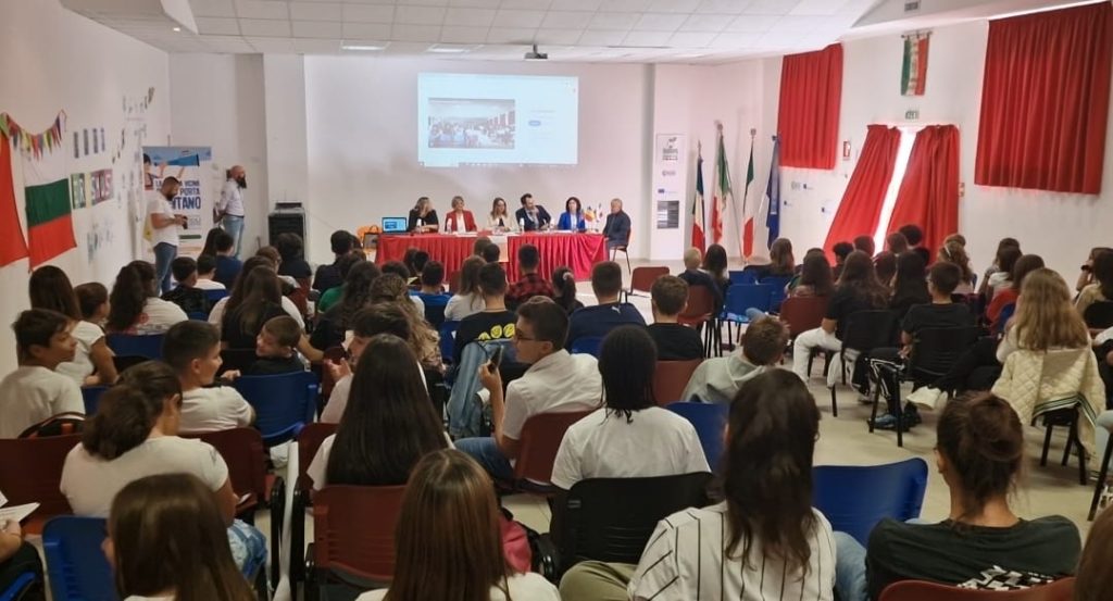 A San Salvo il progetto formativo ''La sicurezza a partire dai banchi di scuola'' 3 La sicurezza a partire dai banchi di scuola 01