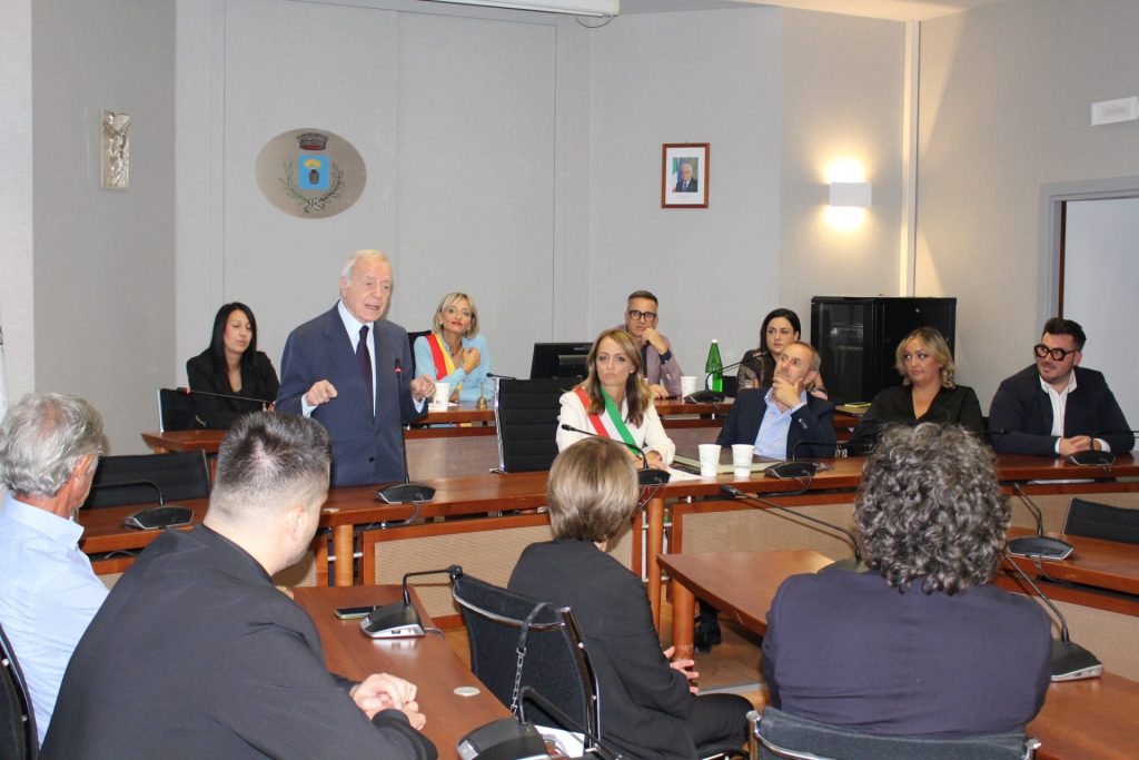Gianni Letta riceve l'Attestato di Amicizia dal Comune di San Salvo 6 Letta a San Salvo 6