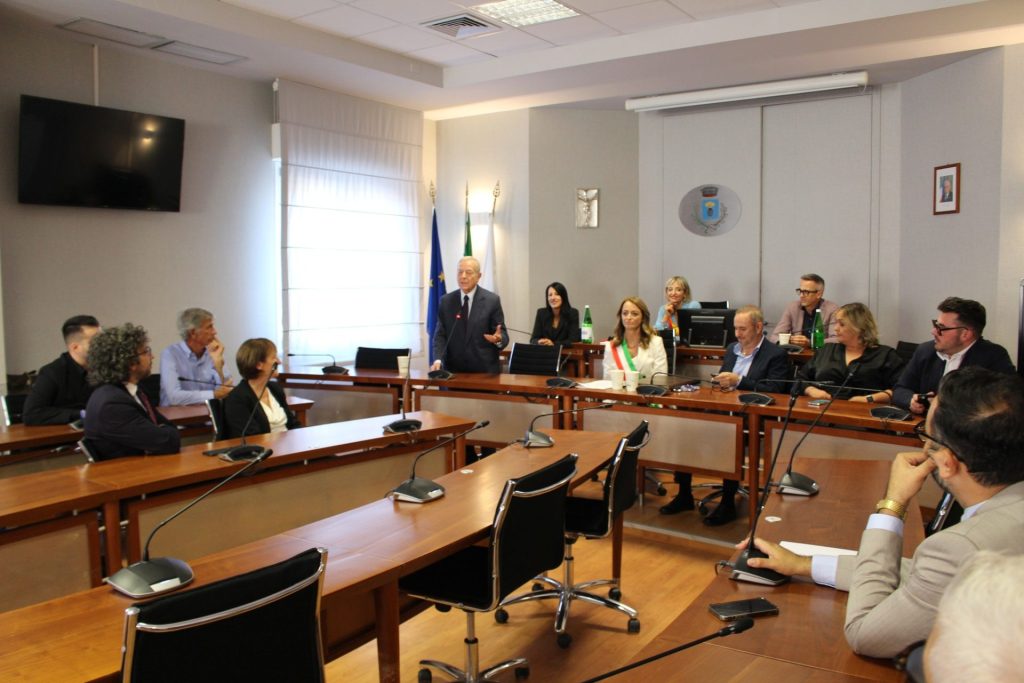 Gianni Letta riceve l'Attestato di Amicizia dal Comune di San Salvo 7 Letta a San Salvo 7