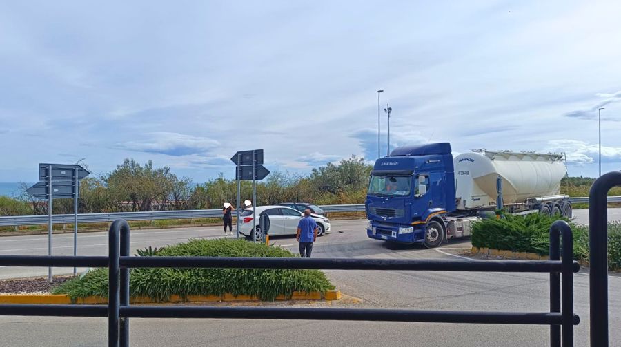 Ennesimo incidente all'incrocio fra Via del Porto e SS16: «è ora di porvi rimedio» 2 Progetto senza titolo 2023 10 28T211737.220