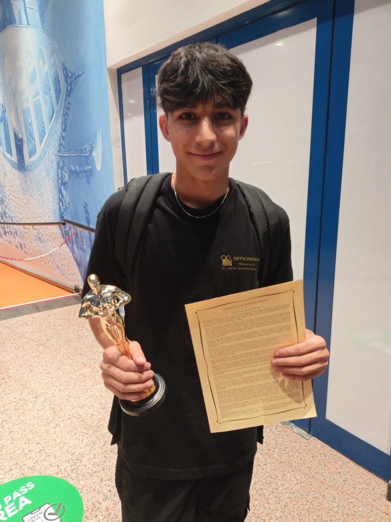 Emozioni a fior di pelle e tanti tanti applausi per le scuole Mattei e Pantini Pudente di Vasto 2 cinema 3