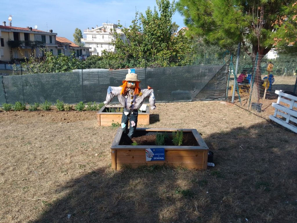 "Bomba di semi" del professor Di Fonzo trova casa alla Nuova Direzione Didattica 4 nuova direzione didattica 3