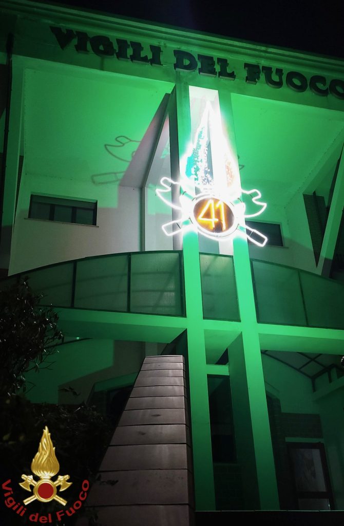 Il comando dei vigili del fuoco di Isernia illuminato di verde 2 vigili del fuoco 1 1