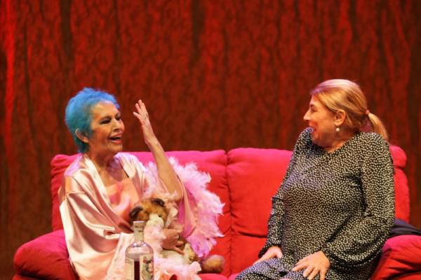 Il via alla stagione teatrale del Fenaroli di Lanciano 6 Foto di scena LA BADANTE 3