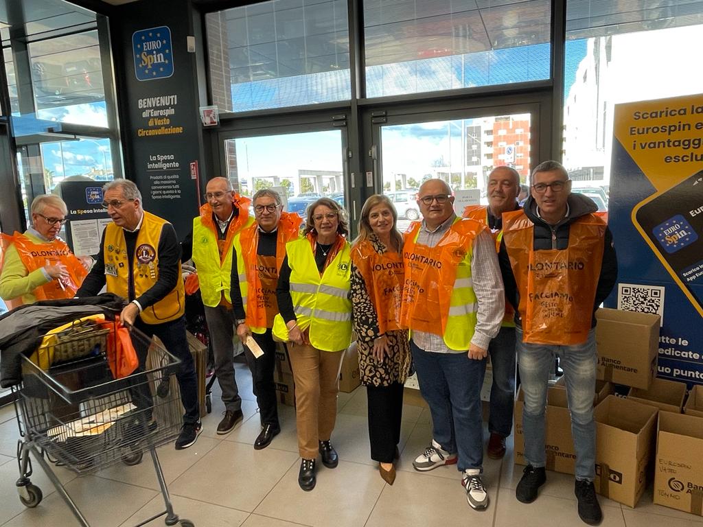 Anche i Lions di Vasto alla Colletta alimentare 2 Lions Vasto Colletta Alimentare 2