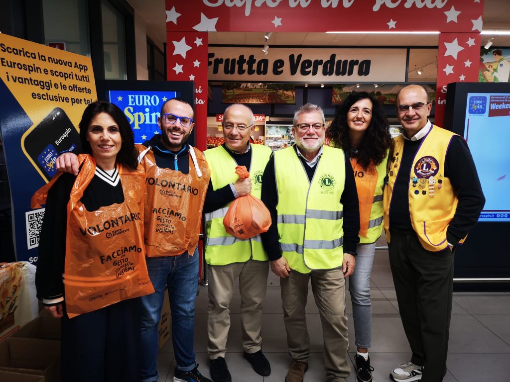 Anche i Lions di Vasto alla Colletta alimentare 4 Lions Vasto Colletta Alimentare 3