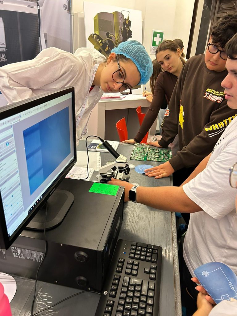 Il "Mattei" di Vasto al Festival della Scienza di Genova 2 mattei 1