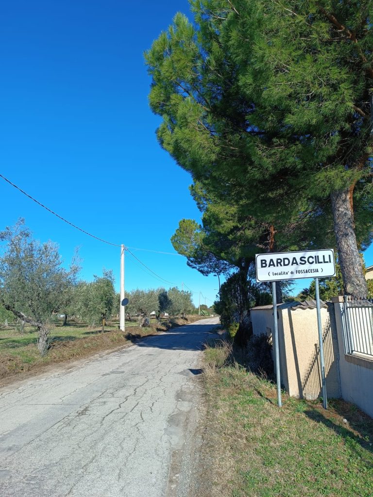 Iniziati lavori di sistemazione stradale a Bardascilli 2 IMG 20231219 WA0034