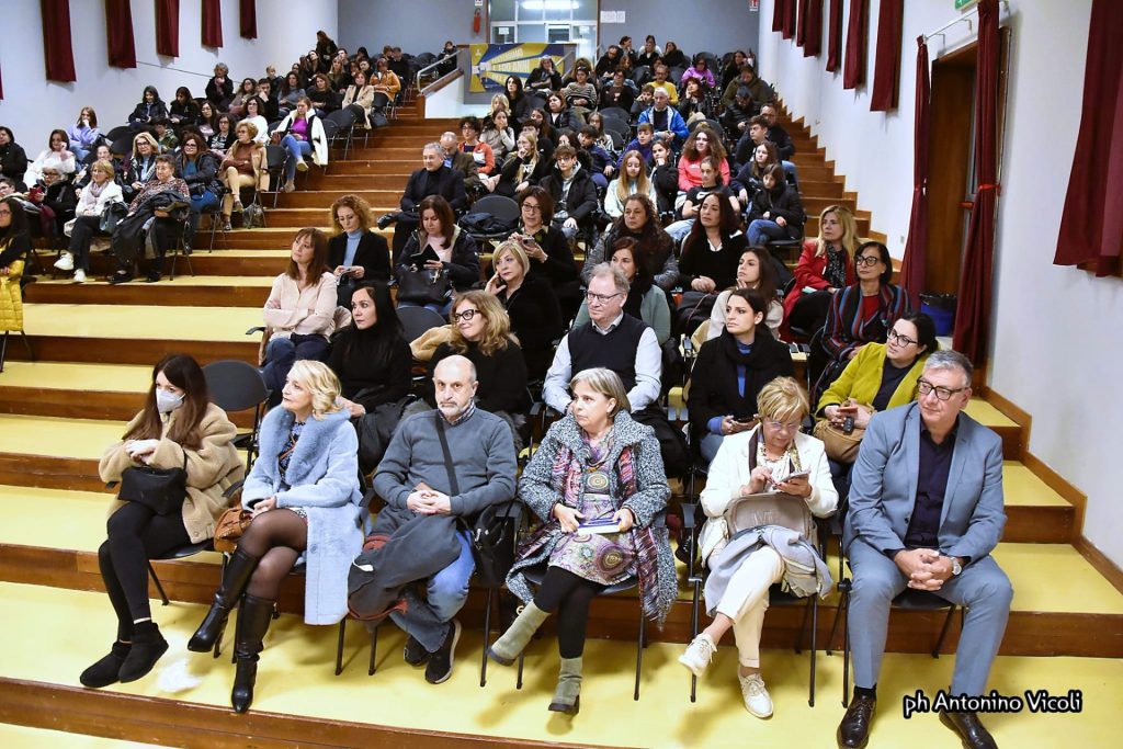 Alberto Pellai a Vasto per parlare del miracolo del perdono di fronte al dolore del mondo 3 articolo incontro Pellai Di Santo Vasto 4 emily abruzzo